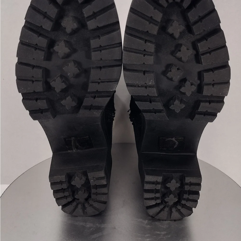 Jelly pop Women's Black and White Boots size 7.5 brand new w/outbox & tags